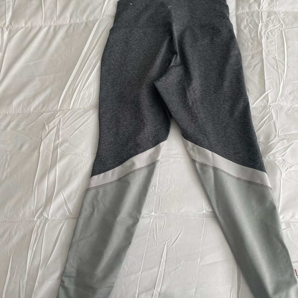Old Navy Elevate Go dry Active Leggings, grey with zipper